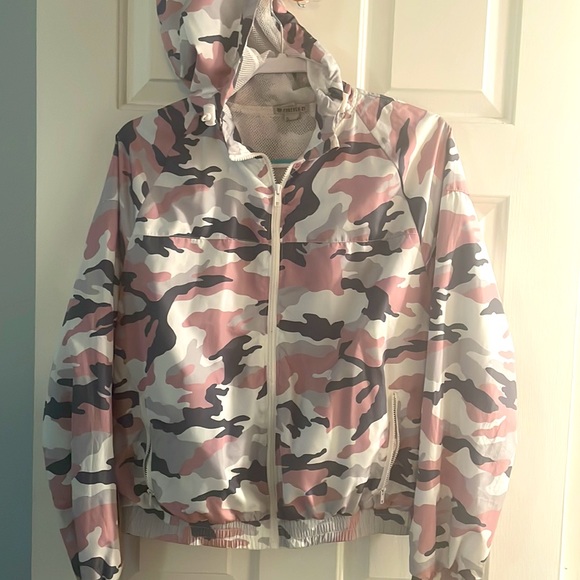 Camouflage Windbreaker - Picture 2 of 2
